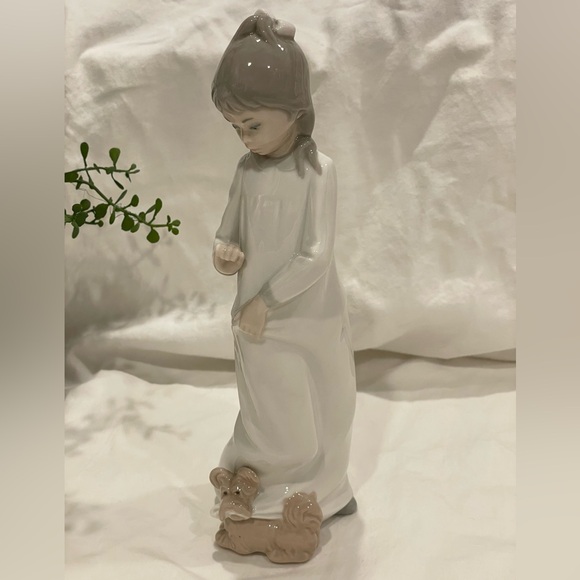 “Playful Puppy” Lladró-Style Zaphir Porcelain Figurine. Girl w Puppy. EUC - Picture 1 of 11